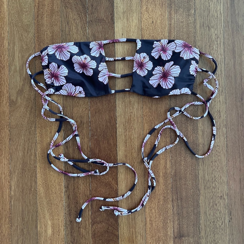 Benoa tube top in the Outrigger print